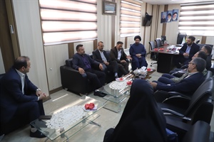 تجلیل شهردار و اعضای شورای اسلامی شهر قیامدشت از کارکنان روابط عمومی شهرداری قیامدشت به مناسبت هفته روابط عمومی