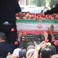 برگزاری مراسم تشییع شهدای شهر قیامدشت بر اثر حملات رژیم صهیونیست