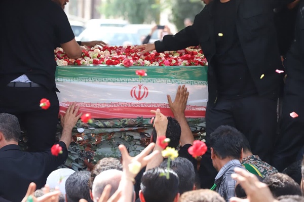 برگزاری مراسم تشییع شهدای شهر قیامدشت بر اثر حملات رژیم صهیونیست